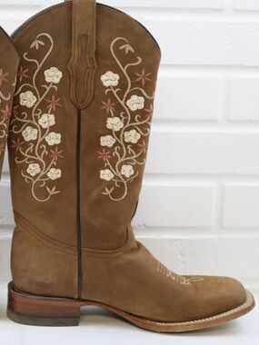 Reywelt Jazmin Crazy Thang Womens Tan Suede Floral Square Toe Boot 26=US 9